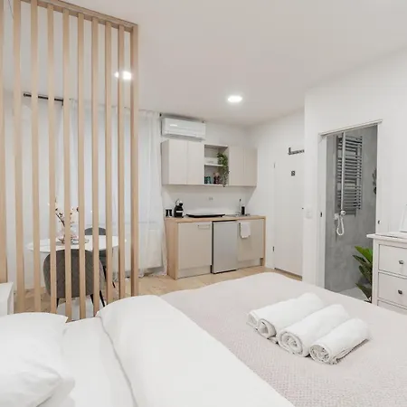 Apartamento Classy & Cozy 2 *