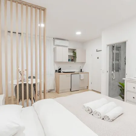 Classy & Cozy 2 Apartment